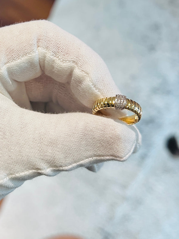 Vintage Vibes Fluted Gold And Diamond Ring